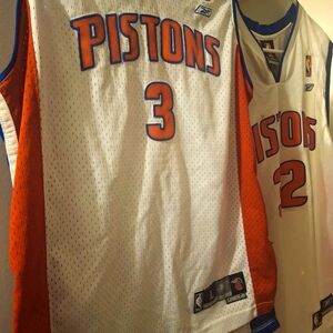 2 Detroit Pistons Jerseys